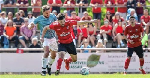 Spannung bis zum Schluss: Zwischen Unterwössen und Chieming/Grabenstäät musste das Elfmeterschießen entscheiden. Foto Hans Weitz