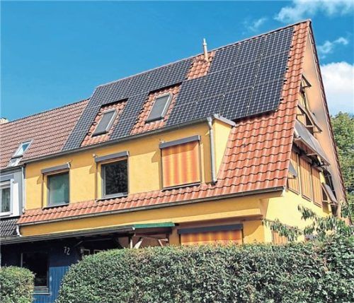 Spar-Option: Erneuerbare Energie vom eigenen Dach verringert die Heizrechnung. Foto BHW / Ulrike Link