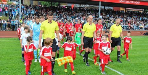 Vor fünf Jahren waren fast 3000 Zuschauer im Badria, als sich die „Löwen“-Teams gegenüber standen. Foto TSV