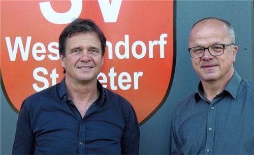 Vorsitzender Klaus Jordan (rechts) bedankte sich bei dem scheidenden Sepp Liebl für dessen Verdienste. Foto Re