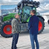 Erster Wasserstofftraktor ausgestellt