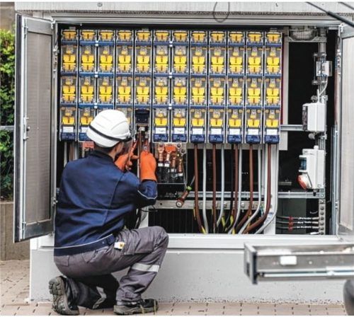 13 Transformatorenstationen in Kolbermoor werden in diesem Jahr gegen digitale Ortsnetzstationen ausgetauscht. Fotos Bayernwerk Netz GmbH