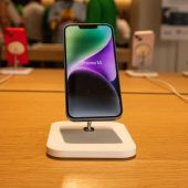 Einzelhandel spürt die Krise Kritik an Erhöhung des Mindestlohns Apple erreicht drei Billionen Börsenwert