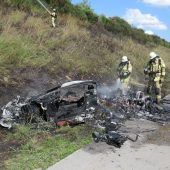 Sportwagen geht in Flammen auf
