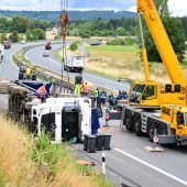 Hähnchen-Transporter kippt um
