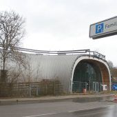 Neuer Zeitplan für umstrittenes Hallenbad