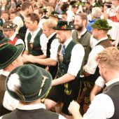 Plattlerkurs bei den Innviertler Trachtlern