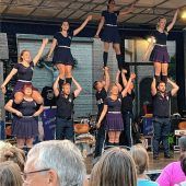 „O’zapft is“: Kolbermoorer Vereine richten rauschendes Fest aus – Mehr als 4000 Menschen feiern mit