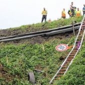 Lkw-Reifen platzt: 250000 Euro Schaden bei Unfall am Bernauer Berg