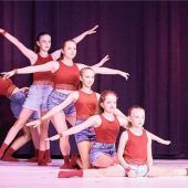 Ballettschüler beeindrucken mit Eleganz und spielerischer Leichtigkeit