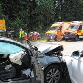 Zwei Kinder bei Unfall nahe Achenmühle schwer verletzt – Spektakulärer Lkw-Unfall am Bernauer Berg