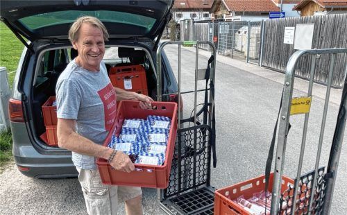 Ab in die Ukraine! Ski-Legende Wasmeier packt Essen ein, das vorher direkt von den Bewohnern einer ukrainischen Ortschaft bestellt wurde. Foto Markus Wasmeier