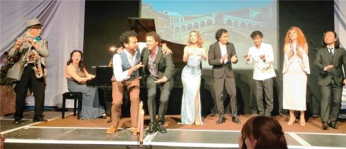 Alle Mitwirkende beim Festabend „O sole mio“ im Sternenzelt auf Gut Immling. Foto Giesen