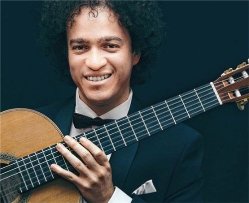 Auch Cecilio Perera spielt auf dem Internationalen Gitarrenfestival in Erl.Foto re