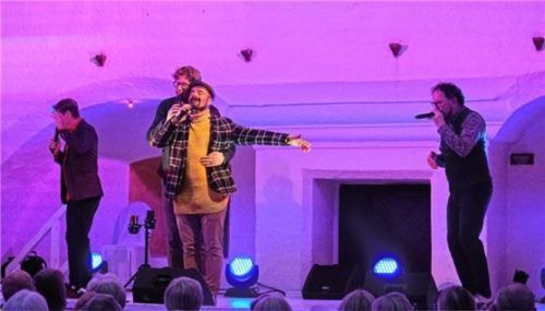 Bastian Hupfer (vorne) und Andreas Kuch in der Titanic-Pose. Links auf unserem Foto sieht man David Lugert, rechts Heiko Benjes.Foto pillatzki