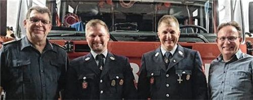 Bei der Feuerwehr Umrathshausen fand eine Kommandantenwahl statt: (von links) Kreisbrandinspektor Franz Hochhäuser, Kommandant Peter Bauer, Zweiter Kommandant Martin Dialler und Bürgermeister Daniel Mair.Foto rehberg