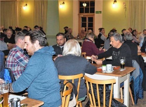 Beim Preisschafkopfen spielen die Mitglieder unter anderem zugunsten der Inntalhilfe.Foto ruprecht