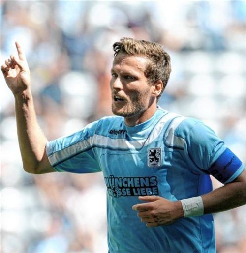 Benny Lauth kann sich auf etwas gefasst machen, sollte er alleine aufs Tor zulaufen.Foto Andreas Gebert/DPA