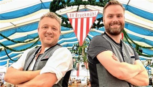 Bruckmühls Abteilungsleitung mit Michael Straßer (links) und Stephan Keller freut sich auf die Derbys.Foto Neuwirth