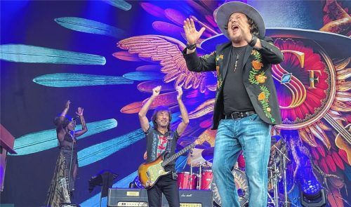 Ciao Rosenheim: Zucchero auf der Bühne im Mangfallpark. Foto Pfurtscheller