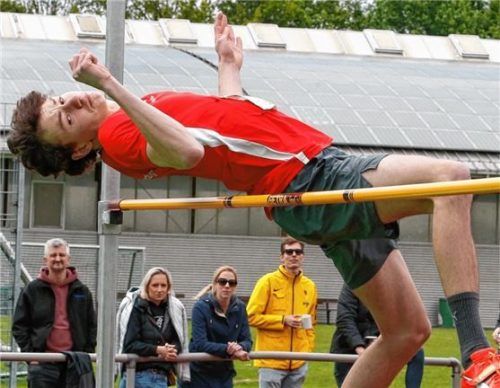 Clemens Bleiziffer vom TSV Wasserburg holte Süddeutschland-Bronze im Hochsprung der Jugend U18. Foto Ludwig Stuffer