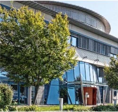 Das Kundencenter Kolbermoor ist die Steuerzentrale der Energiewende in der Region. Von hier aus wird das Verteilernetz reguliert. Fotos Bayernwerk Netz GmbH