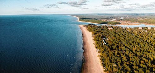 Das nordische Estland offenbart seine versteckten Juwelen – malerische Strände, die sich perfekt für eine erholsame oder abenteuerliche Auszeit eignen. Foto visitestonia.com