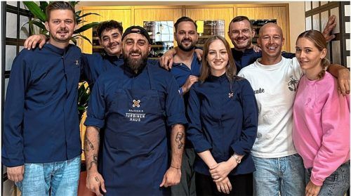 Das Team der Brasserie im Turbinenhaus freut sich auf den Neustart am 2. August: (von links) Christian Luntz, Amar Osmanlic, Oguzhan „Sigi“ Akgül, Tim Käufl, Christina Wolferstetter, Benjamin Weber, Anton Trinkler und Tessa Ottitsch. Foto Re