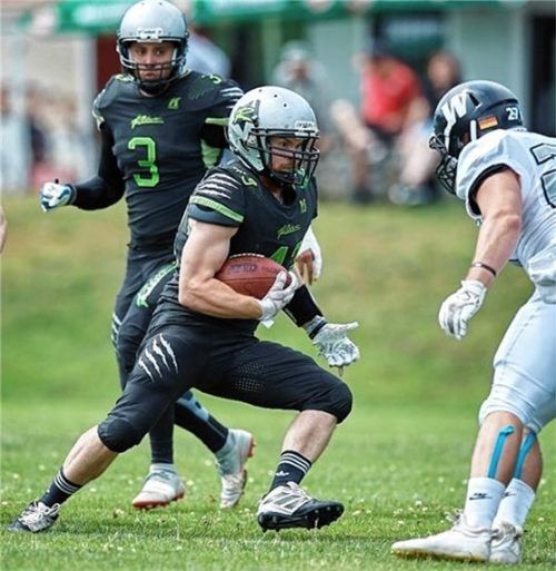 Defensive punktet: Michael Sebald auf dem Weg zum ersten Touchdown. Foto Alex Gerhardt