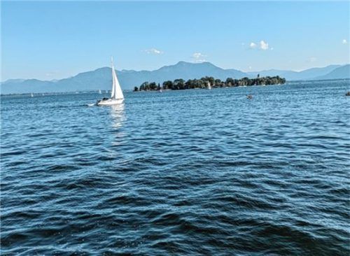 Der Chiemsee, das Bayerische Meer, Lake Chiemsee – alles richtig. Foto höfer