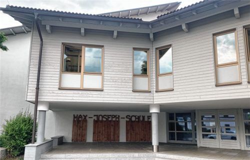 Der Großkarolinenfelder Gemeinderat sucht nach der besten Wärmeversorgung für die Max-Joseph-Mittelschule. Foto peter Böck