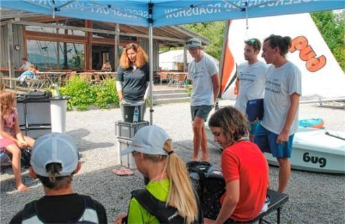 Der Theorie-Unterricht durfte nicht fehlen. Jugendwartin Simone Staudacher (links) hörte ebenfalls zu. Fotos niessen