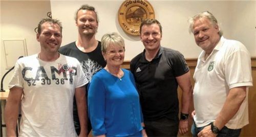 Der Vorstand setzt sich zusammen aus (von links) Günter Ortmeier, Stefan Barthold, Hanni Hogger, dem neuen Vorsitzenden Steve Schmutzler und Mike Schenk.Foto  Weiß
