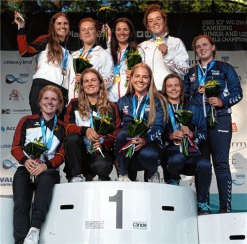 Die deutsche Mannschaft gewann mit Christina Massini (oben links), Maria Weber und Luisa Puttkammer (vorne von links) die Silbermedaille im Sprint.