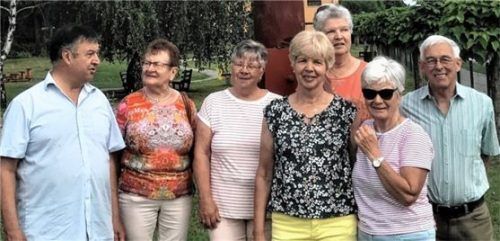 Die Eggstätter Delegation mit (von links) Hans Schartner, Irmengard Schmid, Eva Leppelt, Magdalena Schartner, Steffi Wörndl, Heidi Reiterberger und Jakob Wörndl besuchte die Partnergemeinde in Ungarn.Foto re