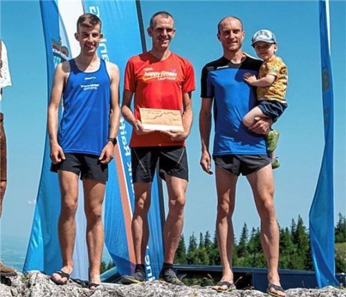 Die Gesamtsieger der Herren: Florian Zeisler (Mitte) siegte vor Anian Rottmüller (links) und Florian Spötzl.Foto MIRKO GROSS
