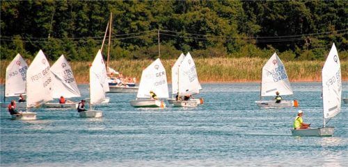 Die Optis der Opti-Ilca-Liga Chiemsee bei der Schlussveranstaltung beim SC Prien.Foto Niessen