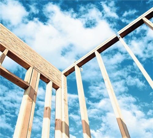 Die Preise beim Wohnungsbau steigen weiter – wenn auch weniger stark. Im Bereich Holzbau sinken sie sogar. Preistreiber sind dagegen Maurer- und Dachdeckungsarbeiten. Foto iofoto/Panthermedia