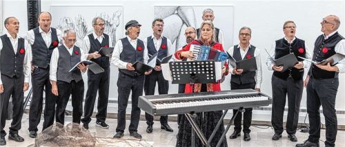 Die „Rosenkavaliere“ unter der Leitung Anja Schwarze-Janka beim Sommerempfang. Foto Weiand