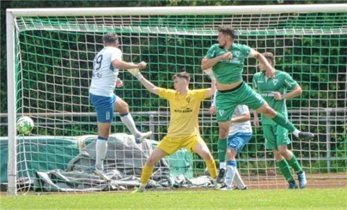 Diese gute Möglichkeit durch Julian Pfeilstetter ließ der ASV Au in Rosenheim ungenutzt.Foto Franz Ruprecht
