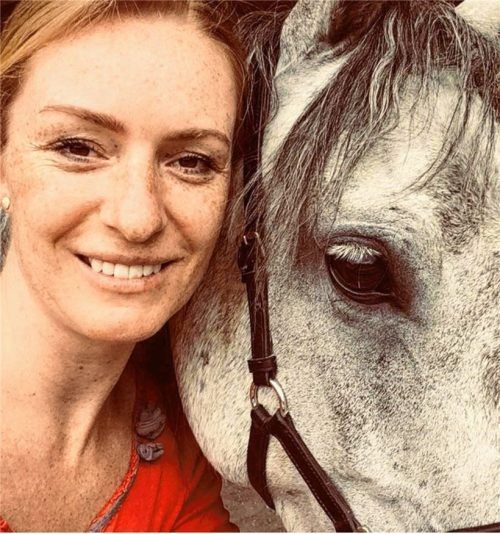 Diplom-Pferdeverhaltenstherapeutin und Pferdetrainerin Susanne Grun hat selbst einen Unfall mit ihrem Pferd erlebt und weiß, wie stark die Angst nach einem Unfall bei Reiter und Pferd sein kann.Foto privat