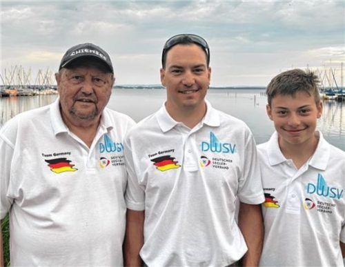 Drei Generationen aus Prien: Rolf, Felix und Alexander Huber (von links) bei der WM.Foto Regatta-Surfclub Chiemsee