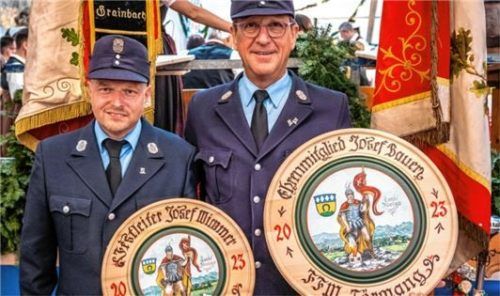 Ein besonderer Dank ging während der Feierlichkeiten an Josef Wimmer für die exzellente Festleitung der Jubiläumsfeierlichkeiten. Außerdem wurde Josef Bauer zum Ehrenmitglied ernannt, für 30 Jahre aktive Mitgliedschaft im Vorstand der FFW Törwang.