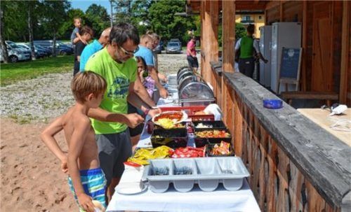 Ein schmackhaftes Buffet war für Eltern und Kinder vorbereitet.