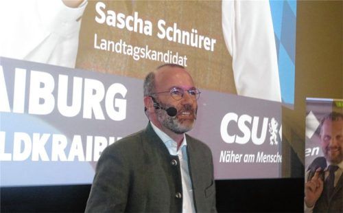 Europas Spitzenpolitiker Manfred Weber (CSU) brachte die Weltpolitik ins Waldkraiburger Cinewood. Foto Hans Rath