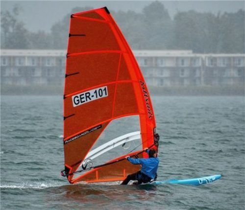Felix Huber gewann den Chiemsee-Cup der Raceboardsurfer am Chiemsee.Foto Regatta-Surfclub Chiemsee