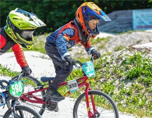 Finn Gumbert, der jüngste Fahrer des SV DJK Kolbermoor, ließ seinen Konkurrenten keine Chance.Foto Georg Gruber