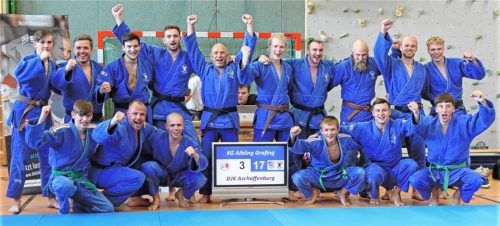 Freude nach dem letzten Sieg: Die Judo-KG Aibling/Grafing krönte sich als Aufsteiger zum bayerischen Meister.Foto re