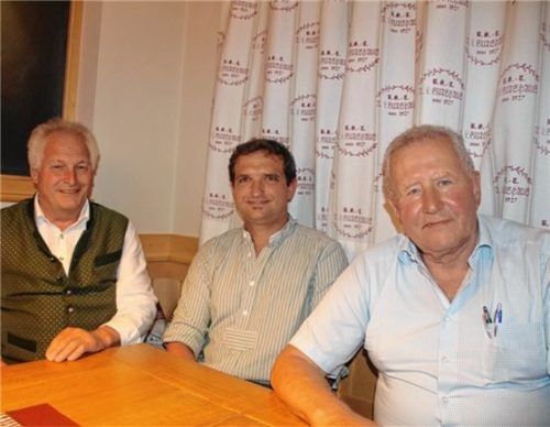 Für ihre Vereinsmitglieder tun sie alles: (von links) der Vorsitzende Sebastian Stöcklhuber, der neugewählte Obmann Robert Thaler aus Amerang und der stellvertretende Vorsitzende Georg Zierer.Foto Künzner-Hingerl