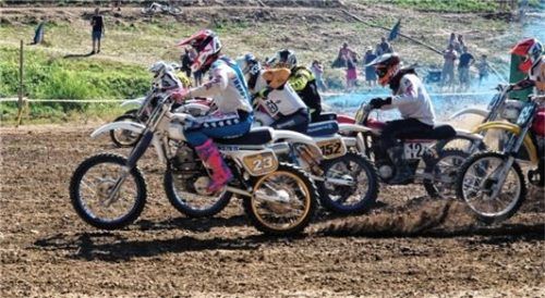 Guido Tschugg führt nach dem Start das Teilnehmerfeld an.Foto re